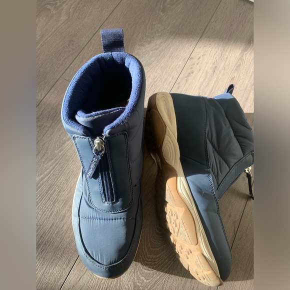 Winter shoes warmer simple- like new size 9w - Picture 4 of 10